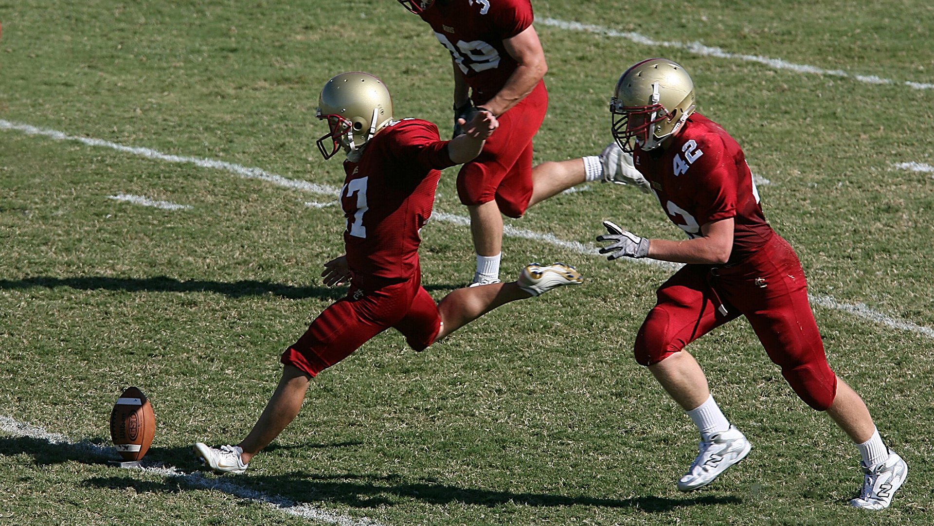 以足球+旅游的区域品牌打造，带动城市经济持续增长，足球带动的经济效益